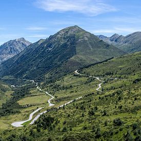 Route en lacets dans les Pyrénées sur Frank Herrmann