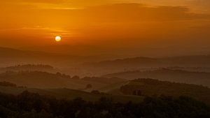 Between Glow and Spirit - Tuscany
