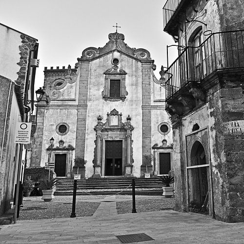 De kerk van de peetvader in Forza d'Agro