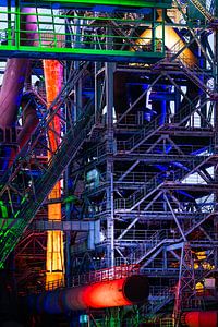 Beleuchtete Stahlkonstruktionen im Landschaftspark Duisburg-Nord