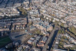 Unsere Hauptstadt, das immer schöne Amsterdam von oben gesehen: das Rijksmuseum und seine Umgebung.