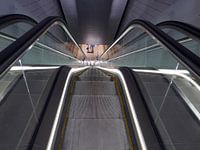 Roltrap op een station van de Noord-Zuidlijn van de Amsterdamse metro.