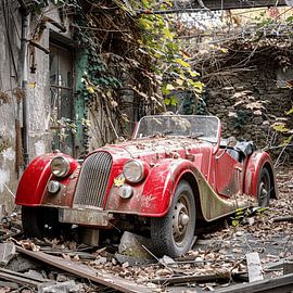 MG Morgan Roadster red backyard forgotten Lost Place