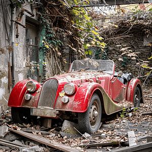 MG Morgan Roadster rot Hinterhof vergessen Lost Place