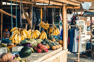 Obststand in Kuta auf Lombok (Indonesien) von Expeditie Aardbol