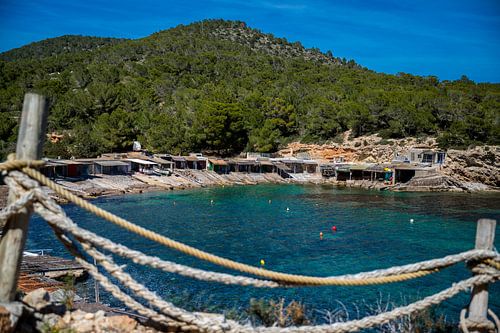 Baai van Sa Celeta met bootgarages