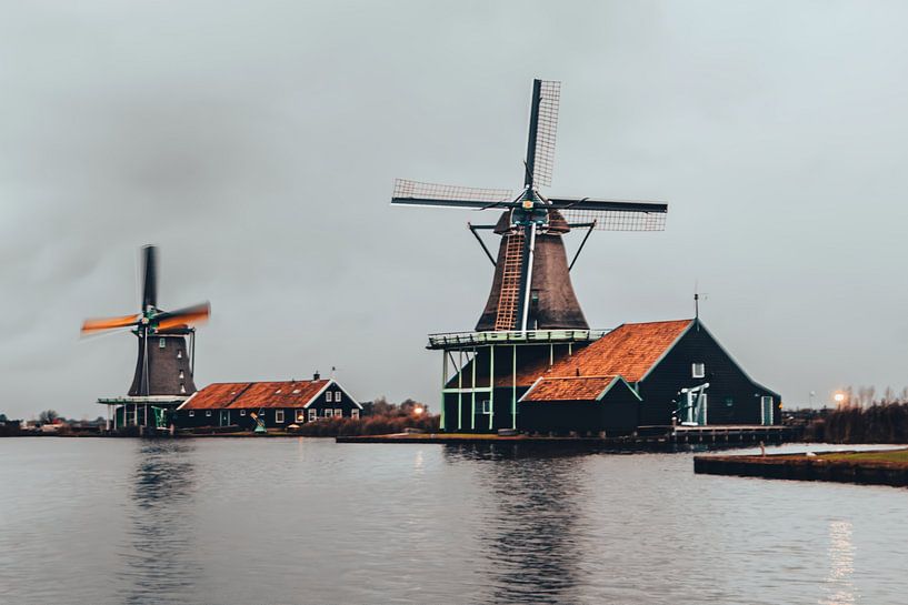 Stimmungsvolle Windmühlen in der Zaanse Schans I von Daan Duvillier | Dsquared Photography