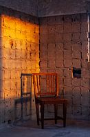 Antiker Stuhl in der Morgensonne