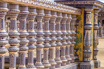 De reling van een brug op het Plaza de España - Sevilla van Lizanne van Spanje