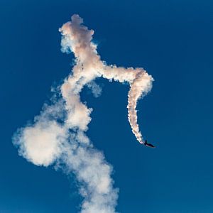 Flugschau mit Flugstaffel und weissem Raucheffekt