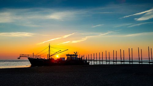 Zonsondergang over de veerboot naar Vlieland