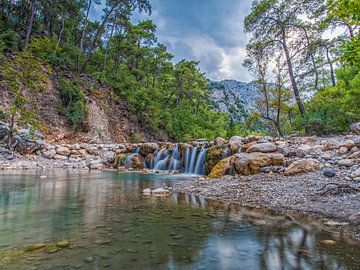 Kleine Waterval Tussen de Rotsen van Nature Life Ambience