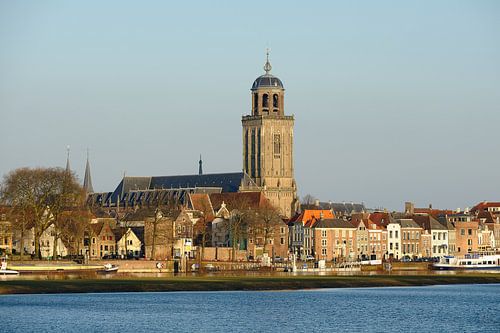 Skyline van Deventer aan de IJssel met de Lebuinuskerk 