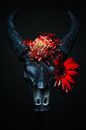 Buffel/bizon met rode bloemen van Marian Korte thumbnail