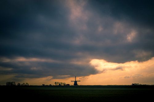 Molen bij zonsondergang in Groot-Schermer van peterheinspictures