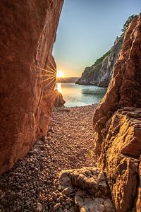 Secred Beach, Versteckter strand in Koratien auf Krk Sonnenaufgang am Steinstrand