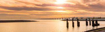 Prachtig licht boven Zeelandbrug van Percy's fotografie