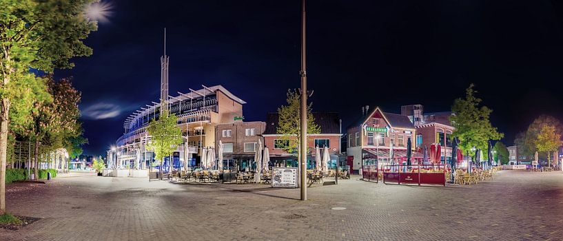 Nuit noire profonde - Place du marché à Emmen de nuit par Günter Albers