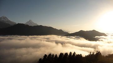 'Zonsopkomst', Poon hill- Nepal van Martine Joanne