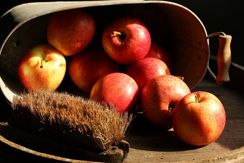 An apple a day keeps the doctor away! by Wim Bodewes