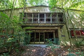 Ruinöses Kino by Matthis Rumhipstern