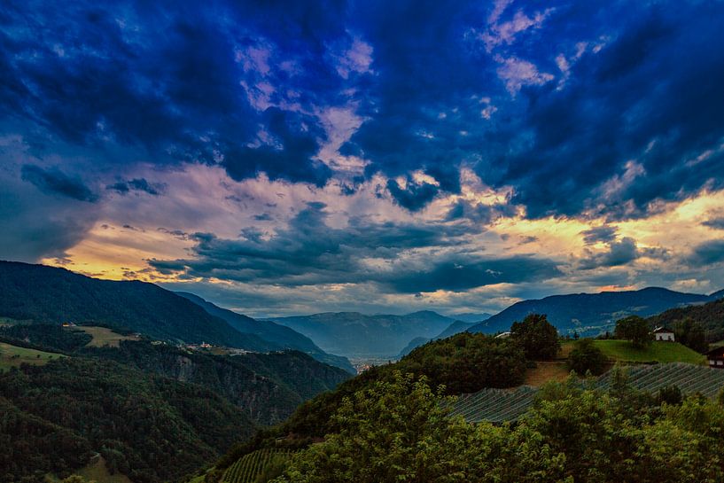 Dramatic thunderstorm atmosphere in the Tiers Valley by Fototante