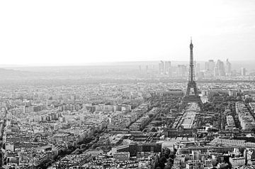 Luftaufnahme von Paris in Schwarz und Weiß - Urbane Eleganz von Carolina Reina