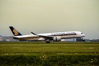 Singapore Airlines A350 landt op Schiphol