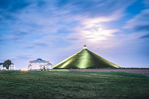 Löwe von Waterloo mit Vollmond | Landschaft | Traumlandschaft