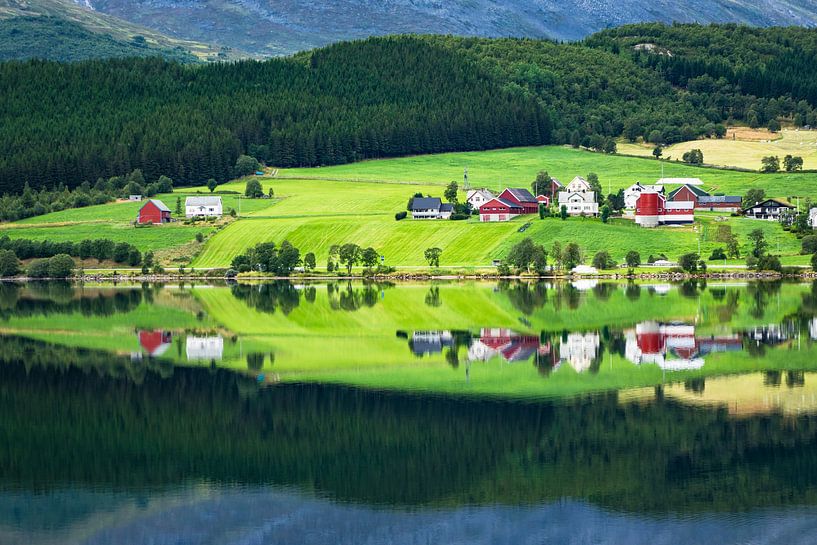 Bergsee in Norwegen van Rico Ködder