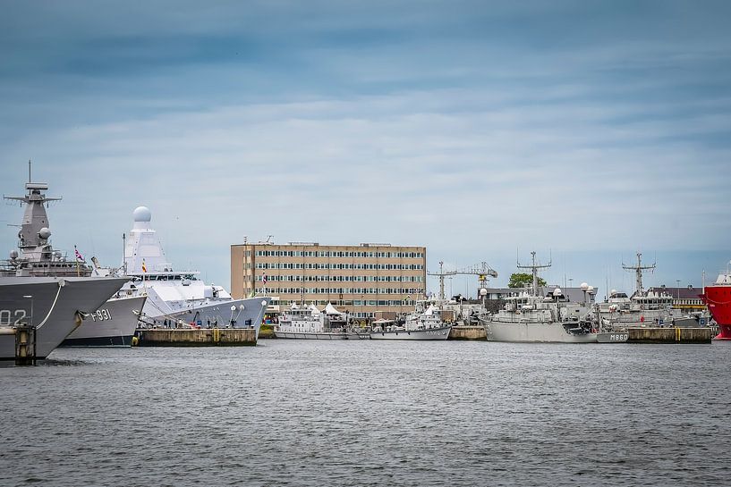 Navy ships by Bianca  Hinnen
