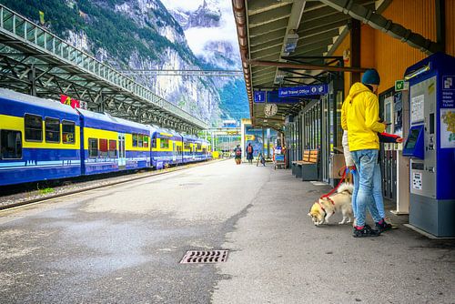 Momentopname: Bij de Kaartautomaat in Lauterbrunnen