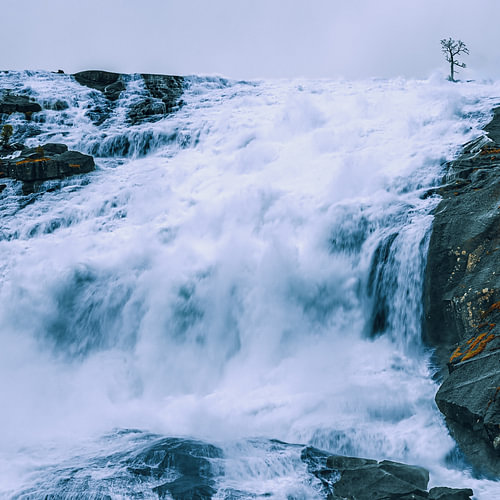 Cascade de Nykkjesoyfossen, Vestland, Norvège sur Henk Meijer Photography