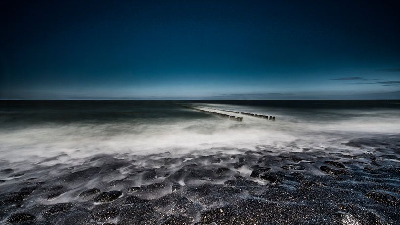 Zeeland golfbrekers bij nacht van Afiena Ottervanger