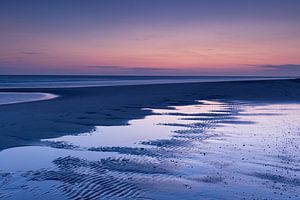 Zonsondergang aan het strand in Zeeland van Judith Borremans