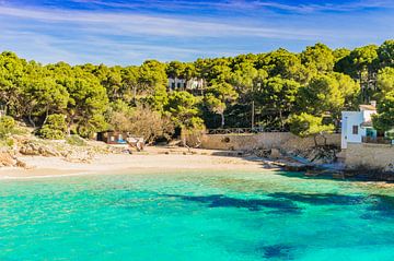 Idyllisch baaitje strand Cala Gat in Cala Ratjada, Mallorca, Spanje van Alex Winter