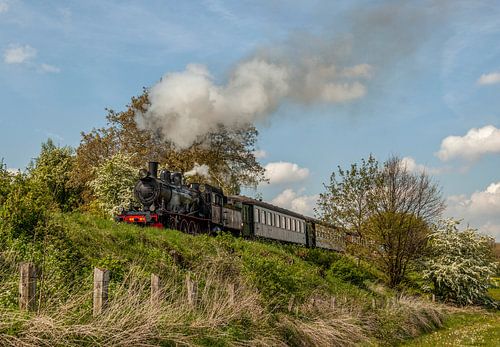 Stoomtrein bij vertrek uit Eys