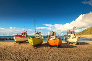 Vissersbootjes op het strand in Denemarken van Truus Nijland