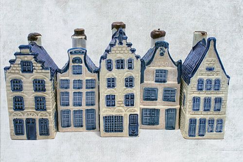 Delfts blauwe nostalgische huisjes op een rijtje 