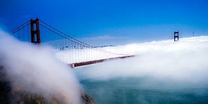 Golden Gate Bridge in de mist van Dieter Walther