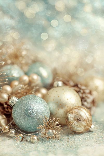 Weihnachtsdekoration in Blau Gold und Perle von Eva Lee
