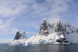Ijsbergen Antarctica - lll van G. van Dijk