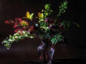 Blumenstrauß mit roten Beeren