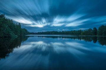 Snelheid van wolken bij zonsopkomst van Marcel Kerdijk