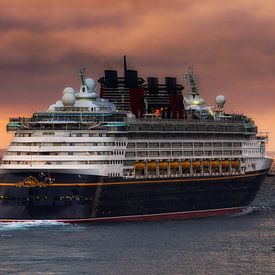 Coucher de soleil avec le Disney Wonder sur Barry Jansen