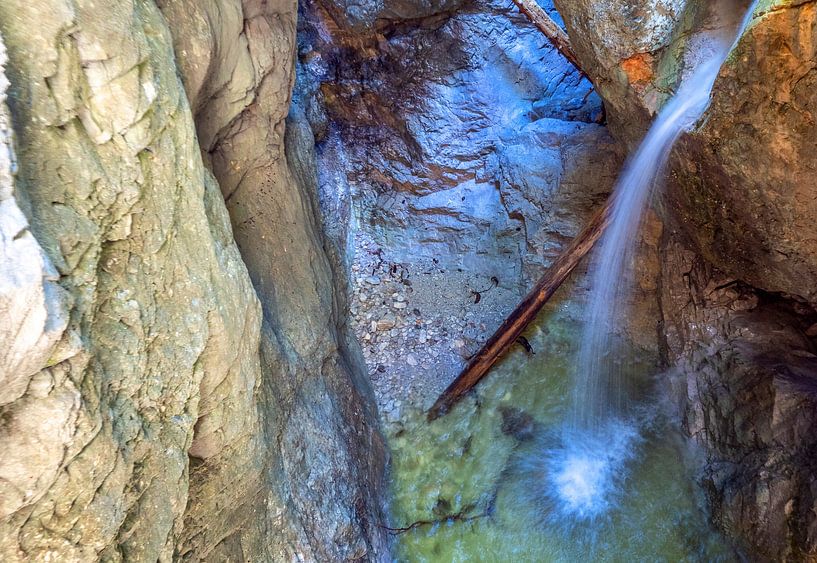 Ein kleiner Wasserfall in der Vorderkaserklamm von Christa Kramer