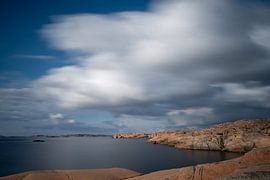 De Roze Rotsen van Stångehuvud: Sereniteit in Beweging van Gerry van Roosmalen