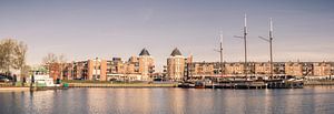 Een panorama van Havenkom van Almere