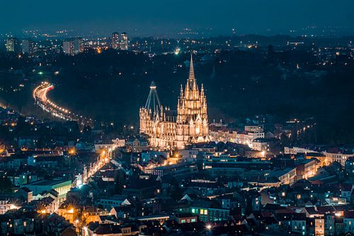 Splendeur nocturne de l'église Notre-Dame de Laeken, Bruxelles