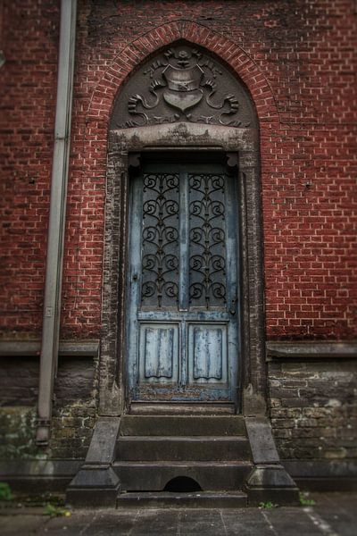 Een coole ghotische deur van een verlaten gebouw von Melvin Meijer